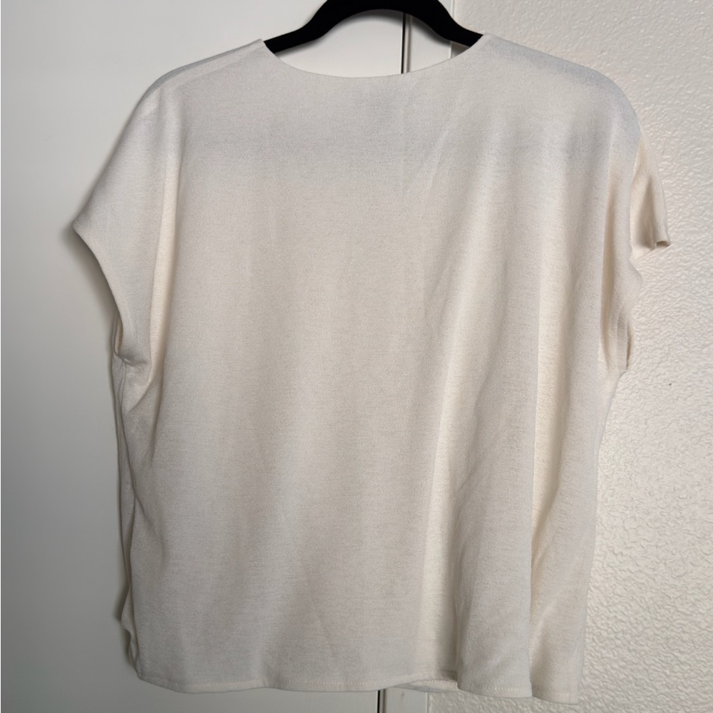 EXPRESS Relaxed V-Neck Ruched
Tee (cream) - Picture 2 of 4